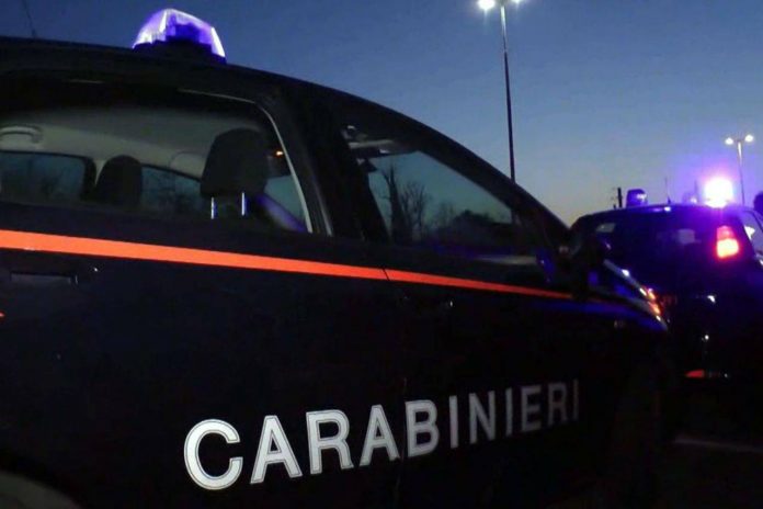 i carabinieri di Roverbella hanno denunciato la coppia per minacce e lesioni personali.  