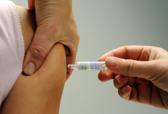 Vaccini anche in farmacia